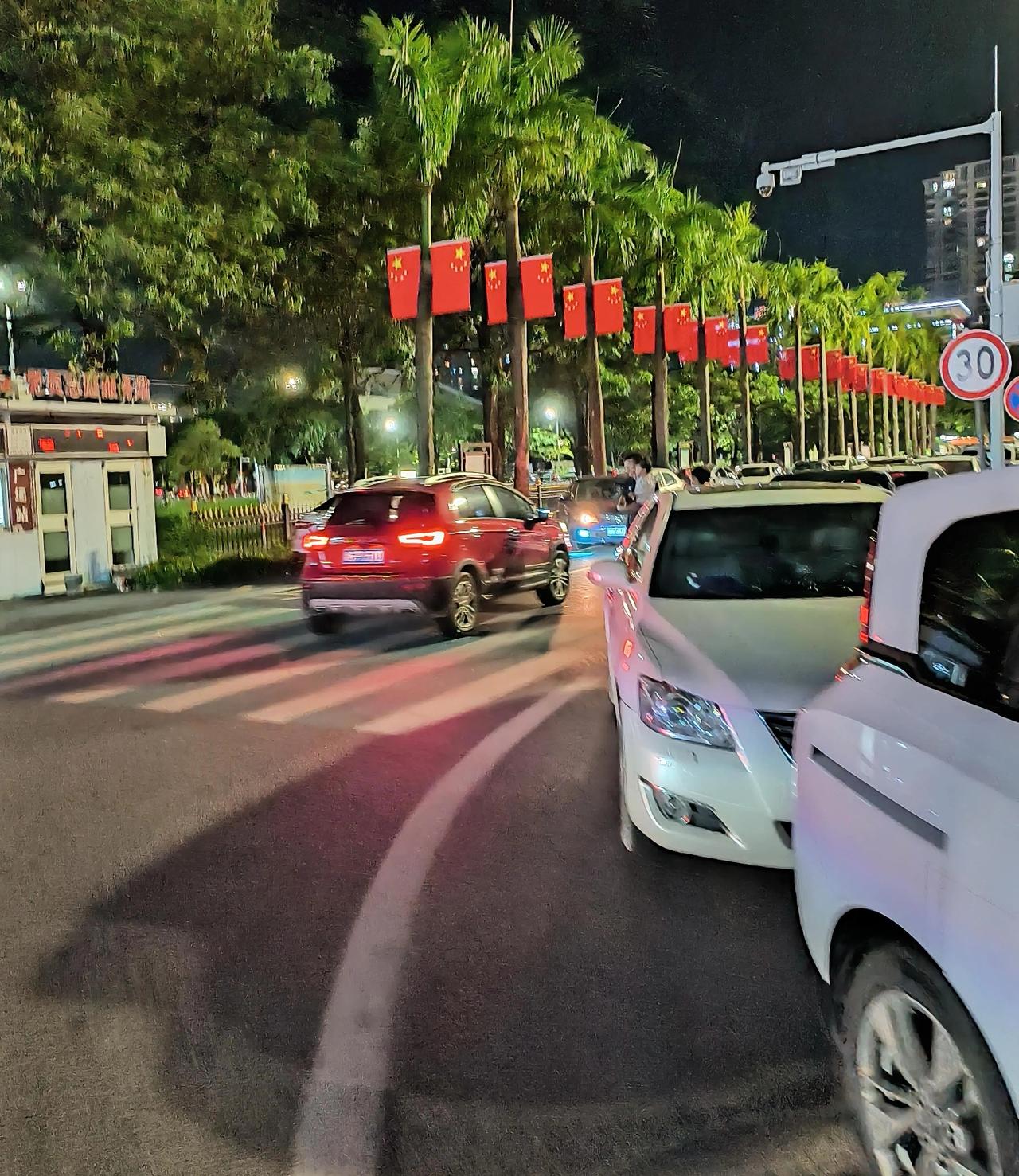 现在的医院医生越来越理性了，跟所知的“白衣天使”相去甚远。以前都在说医生救死扶伤