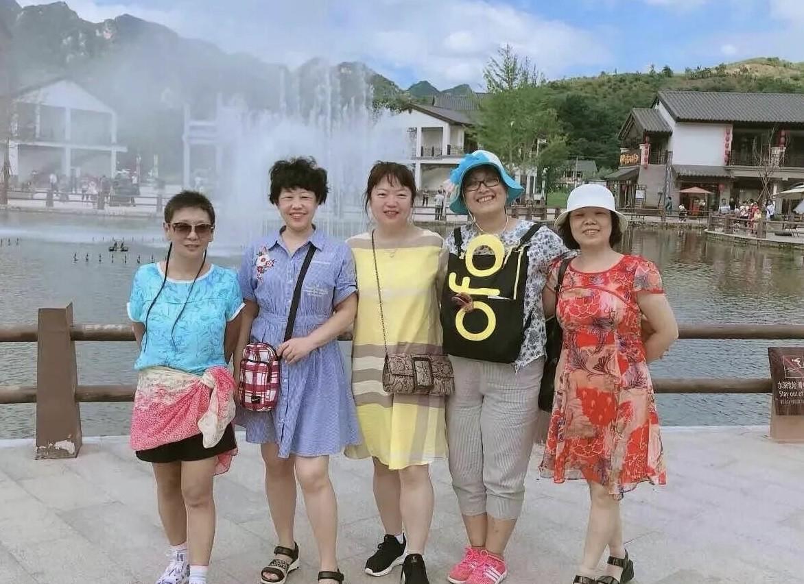 中国大妈和韩国大妈在对比之下，明显的气质差别就出来了。感觉中国大妈虽然穿着朴素，