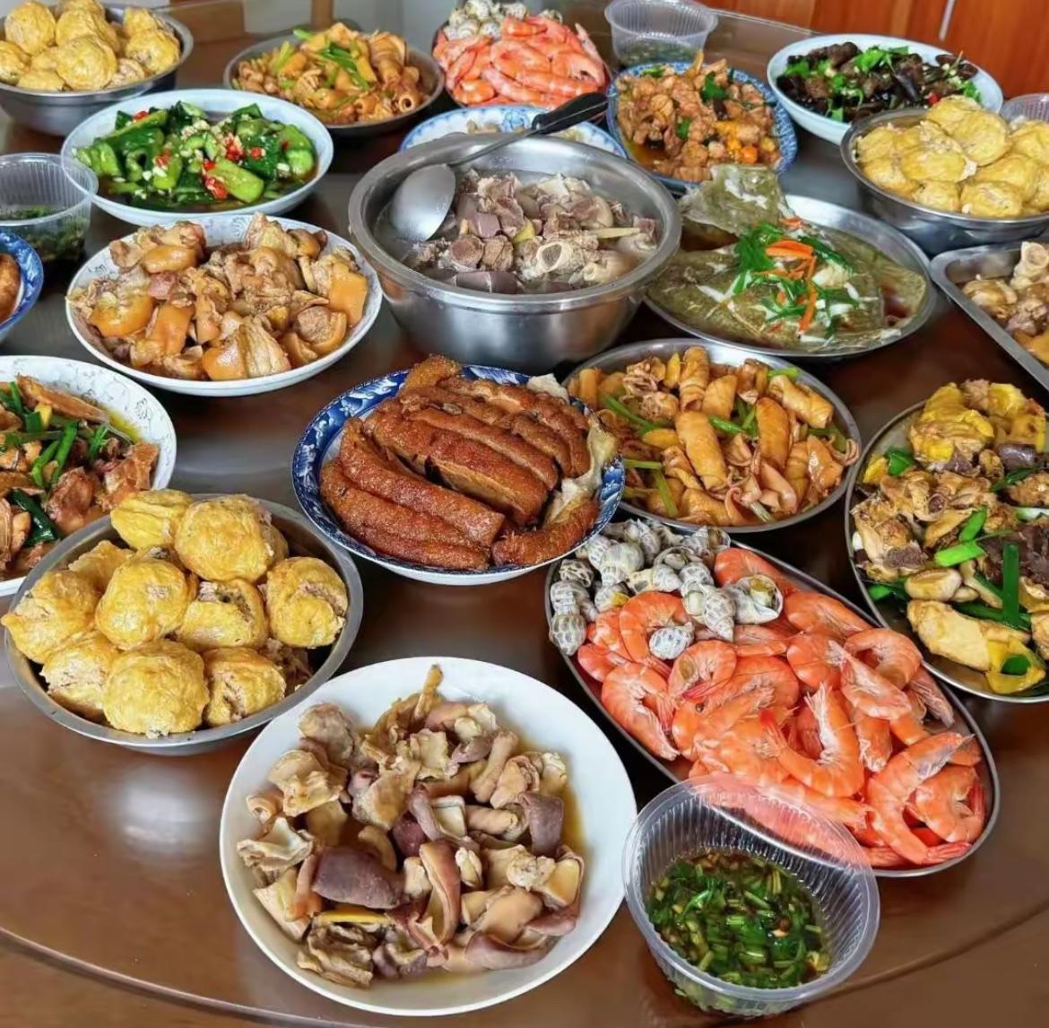 家人们，这一桌菜是不是广西菜？