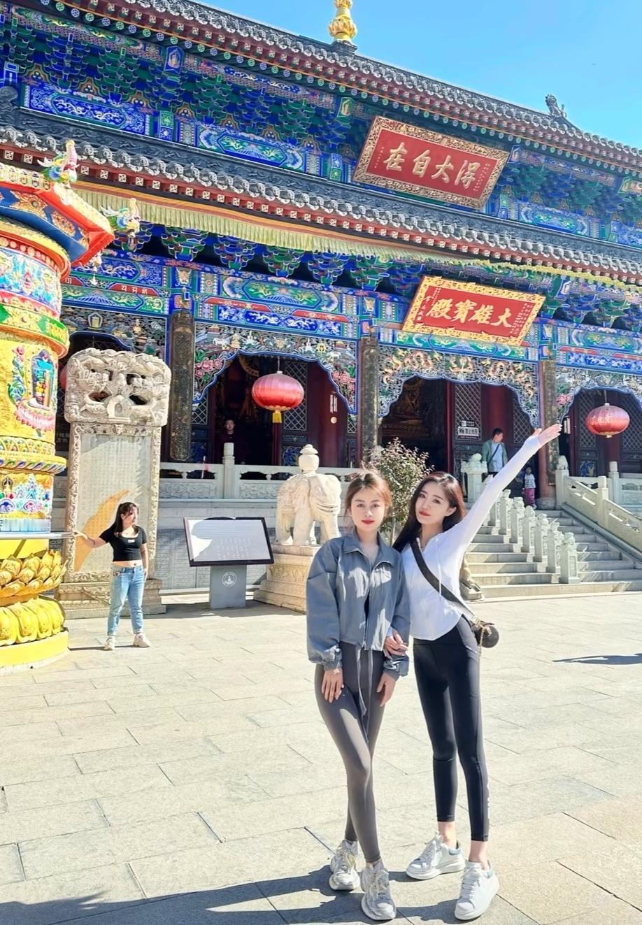 看这个寺庙的风格应该是南方的如果是北方的往往带有藏传佛教的特点所以这