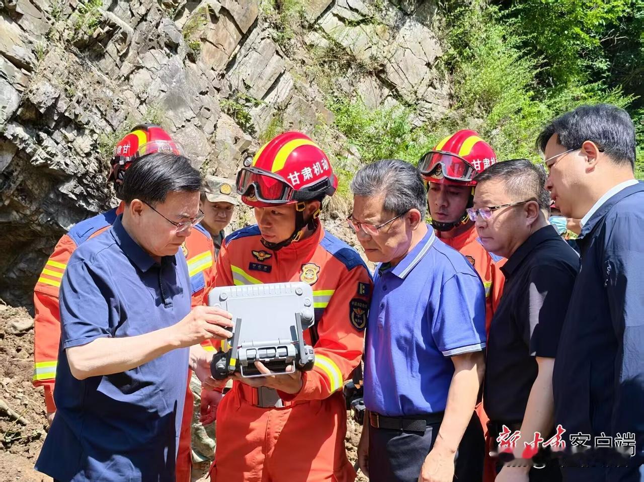 “快跑！”——但来不及了。7月7日清晨6时许，甘肃陇南宕昌县南河镇，大地毫无征