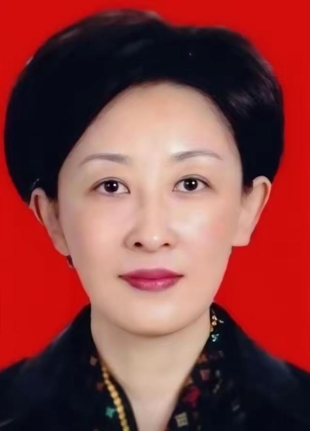 又揪出来一个巨贪，金额高达9.7亿，首富夫人郝斌跨境逃亡失败了。2025年1