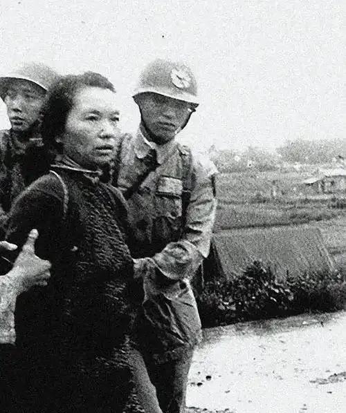 蔡孝乾被捕时之前，其实朱枫已经拿到了吴石为她开具的通行证，但是当她到达定海后，始