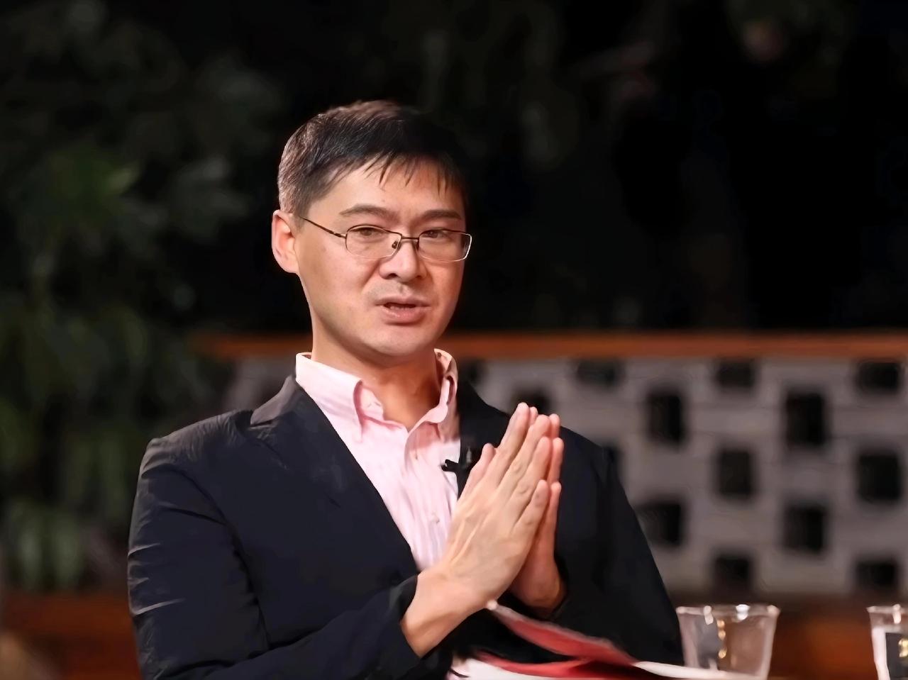 罗翔老师说：“你终会明白，前途比爱情重要；你还会明白，爱情比前途更难得；