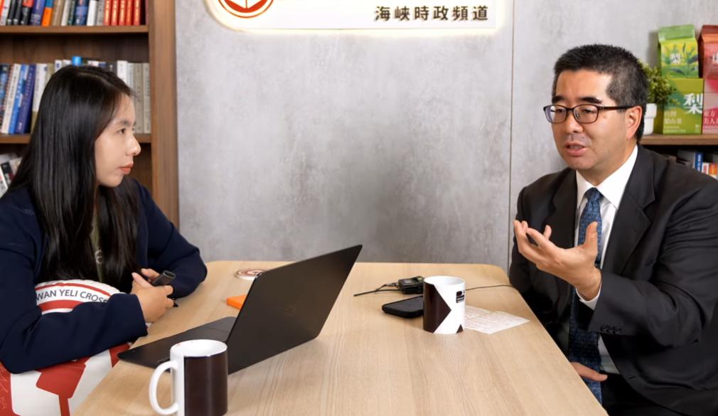 “中国国民党一贯的立场就是坚持一中，反对台独。如果今天特朗普总统访问大陆愿意表态