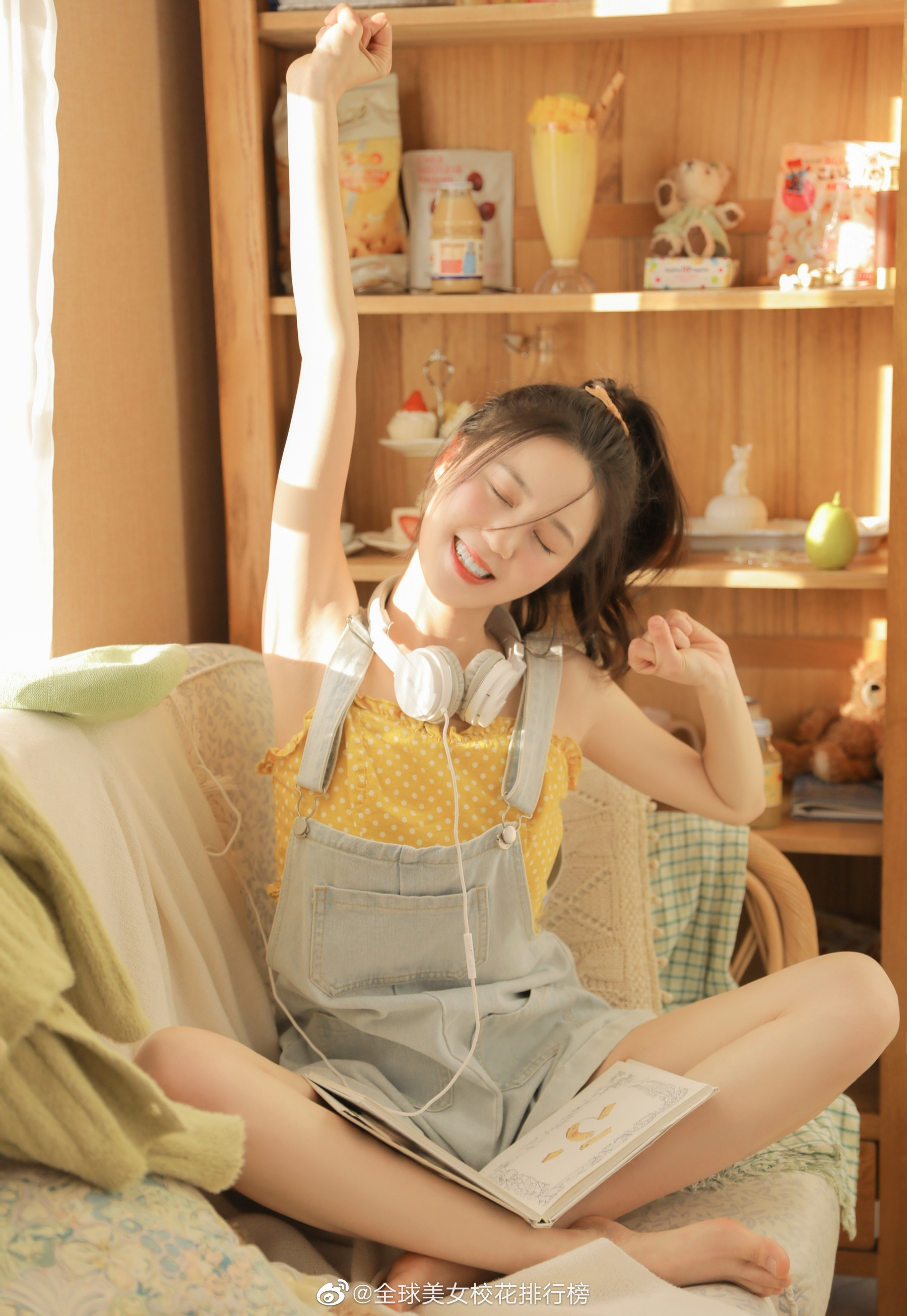 美女来自中国戏曲学院，身高168cm，体重44kg，喜欢美食和游泳[比心]​​​