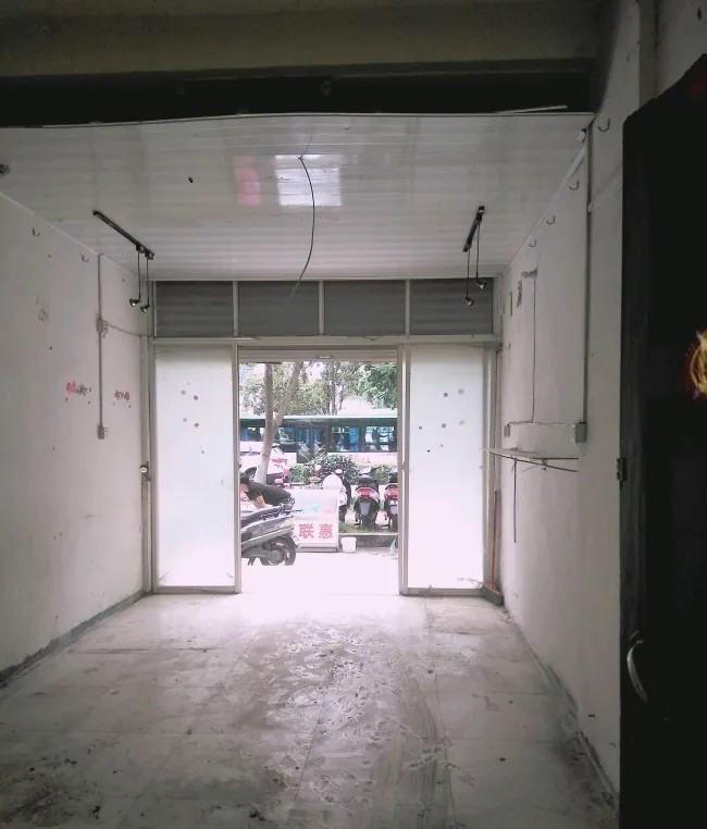 我干啥都亏本。当初从拆迁的600多万开始做生意，先开了足疗店和饭馆。足疗店亏了1