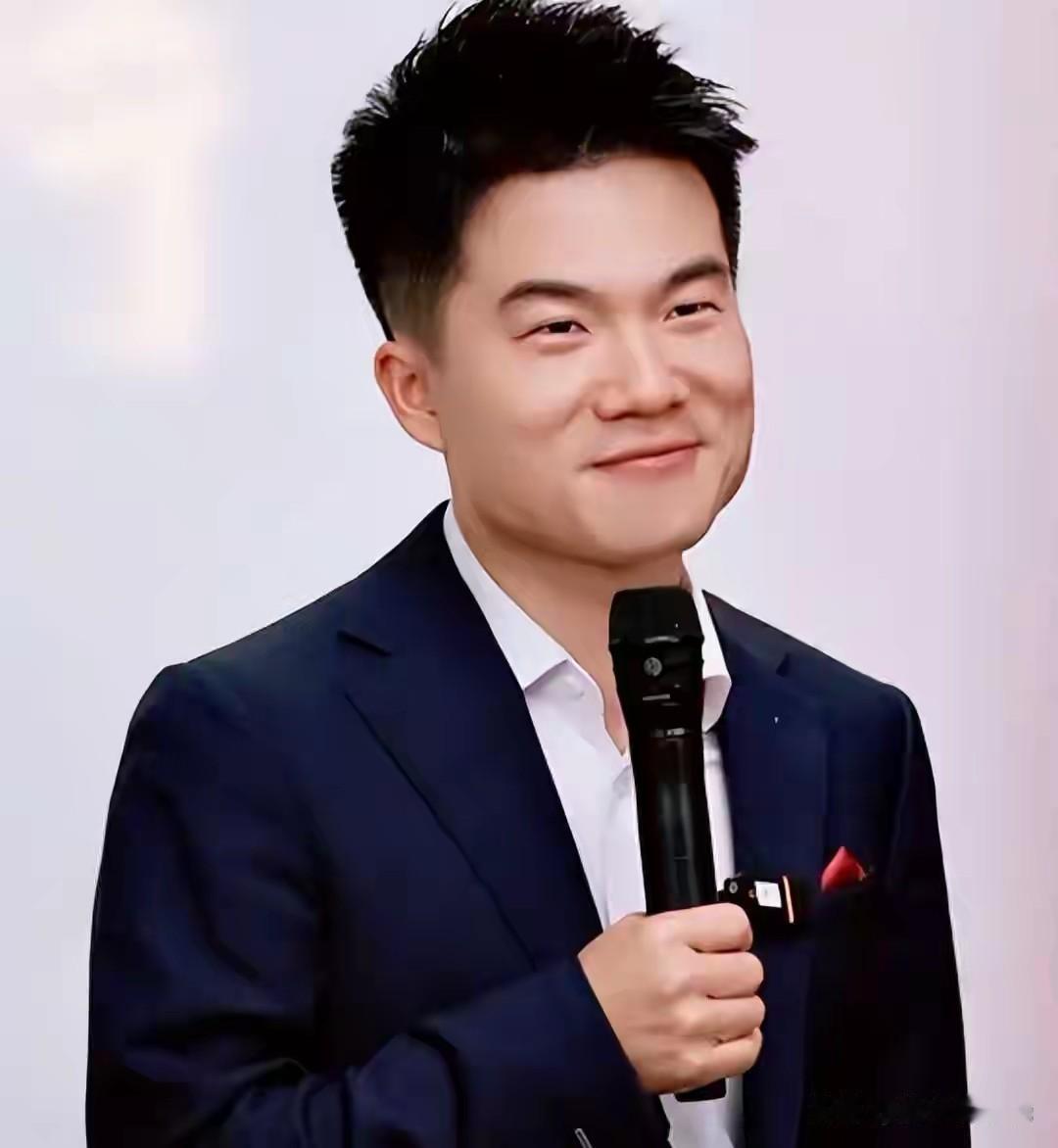 董宇辉已经三十多了，他的婚事他的父母最着急。董宇辉说，今年我妈，立下誓言，好好谈