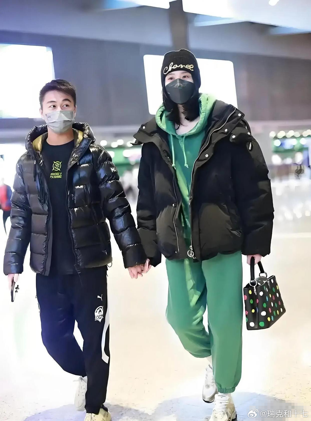 都拿吴千语夫妇对比奚梦瑶夫妇，其实没什么可比性。何猷君家已经分家了，奚梦瑶婆婆确