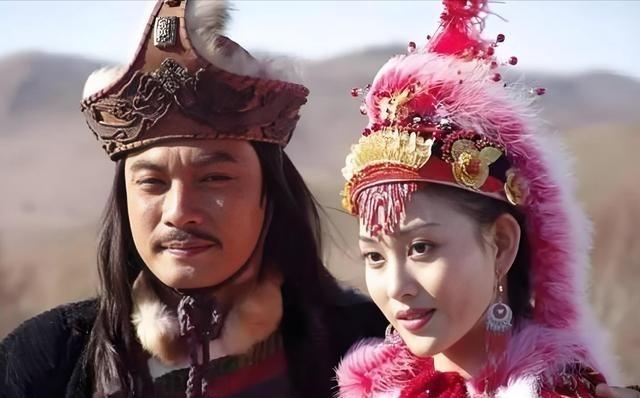 王昭君21岁时，丈夫刚去世，继子就冲进帐篷一把搂住她。王昭君瑟瑟发抖，气得打了他