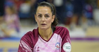 袁心玥前土超瓦基弗银行队友、现斯坎迪奇主攻人小波塞蒂："我们的目标是稳住第二名。