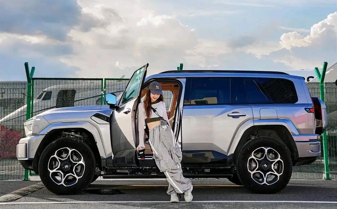 这就是赤裸裸的现实，加50升油，在哪个国家最贵:美国：约325元中