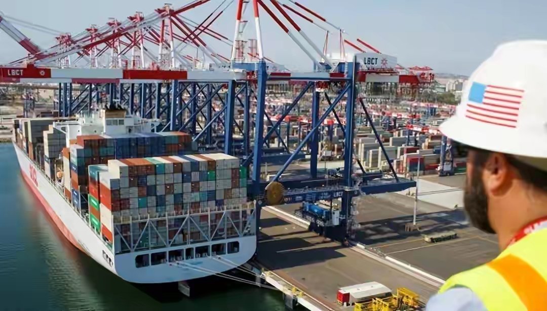 中国一口气下单,近18万吨美国大豆,特朗普松口:下调对华关税10月底,中美经贸圈