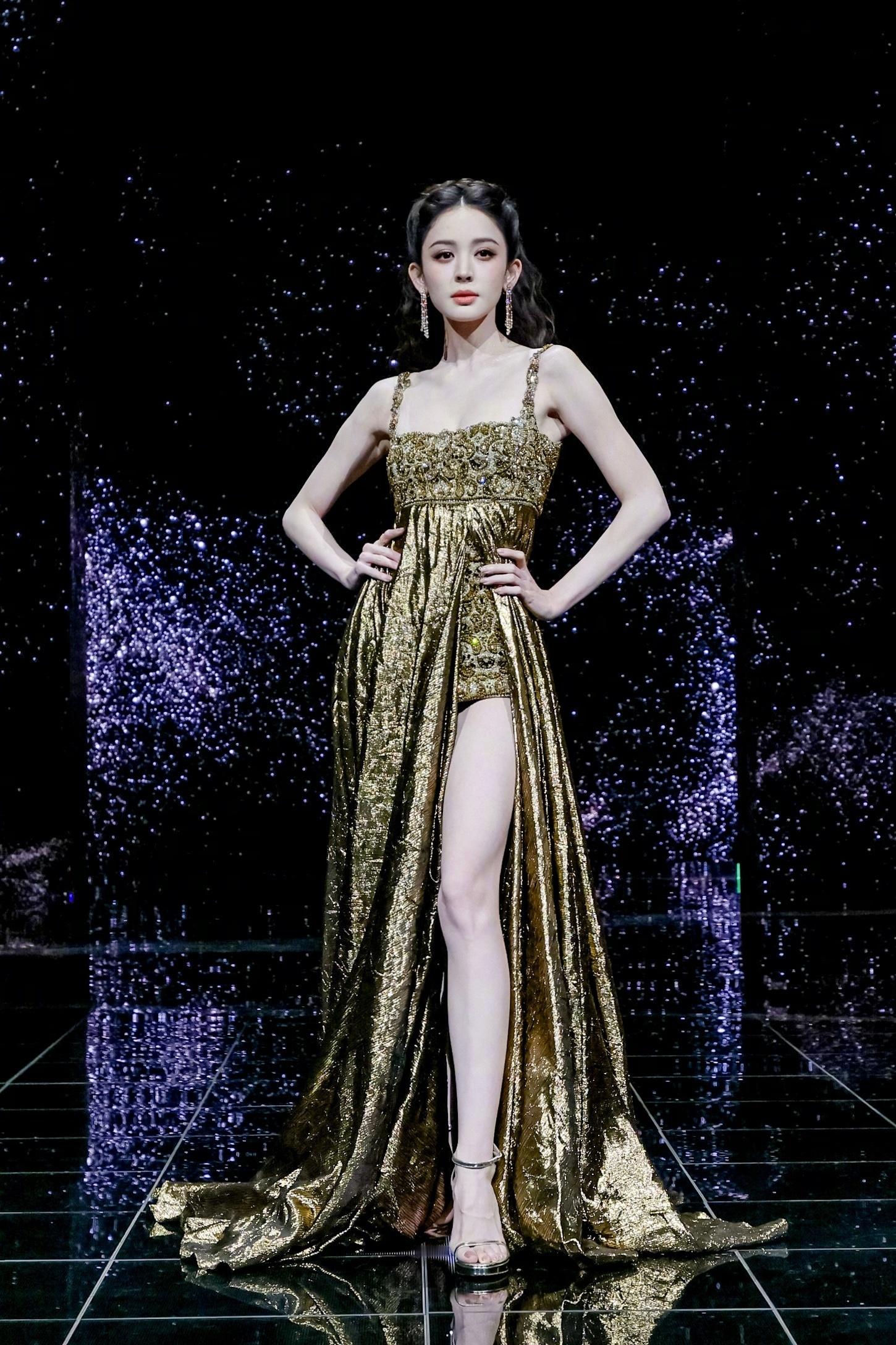 娜扎的卧蚕比我眼睛大娜扎微博之夜的造型堪称内娱标杆