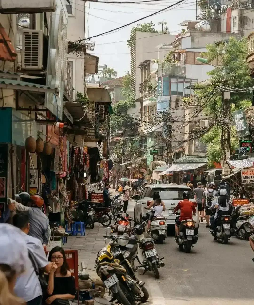 网约车司机拍视频吐槽自家弟媳，越南妹生完俩娃就跑路，今年又跑回来三趟，每趟都伸手