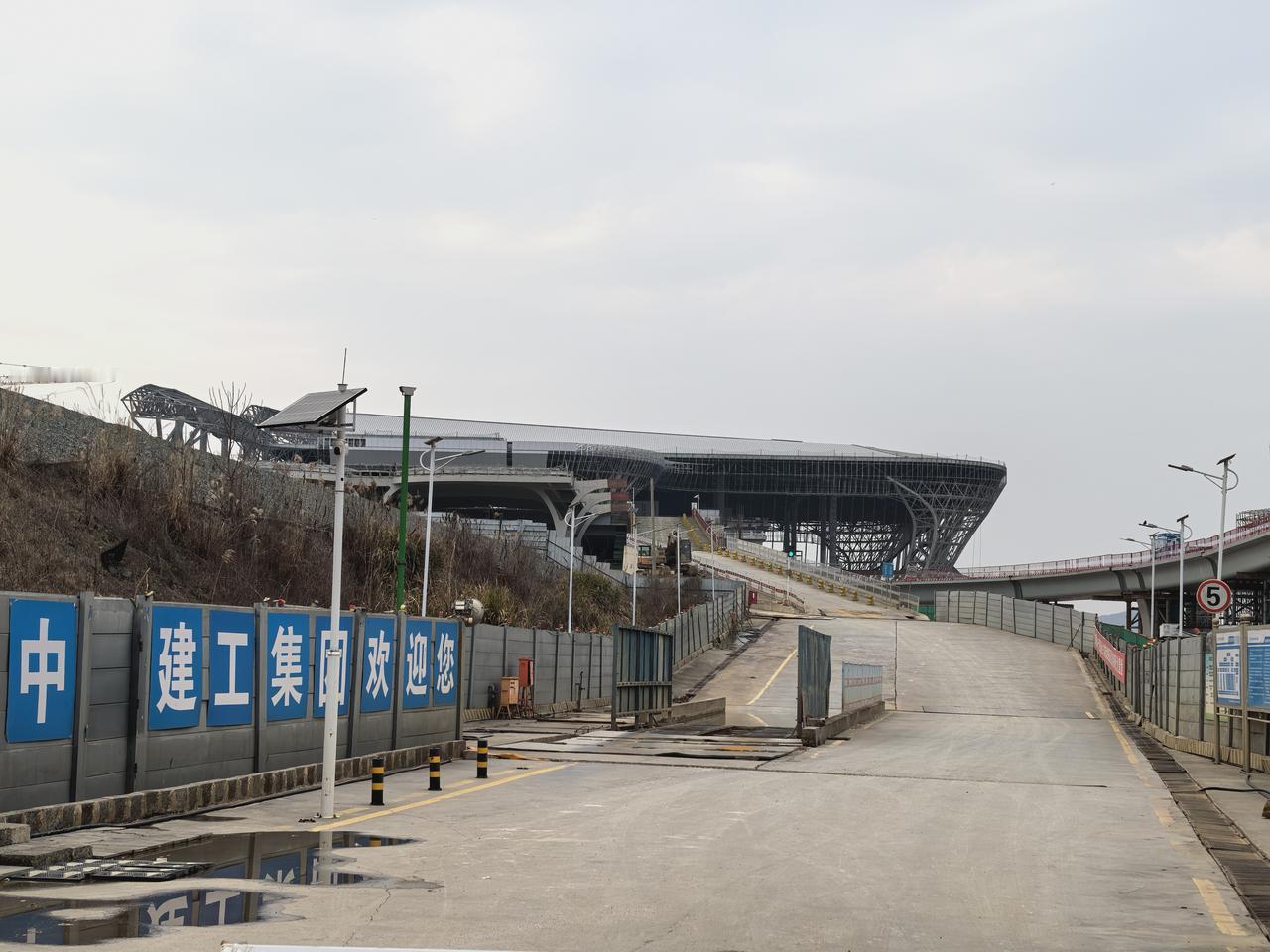 打卡长沙火车西站！这座“杜鹃花”正在湘江新区绽放📍坐标：长沙湘江新区（望