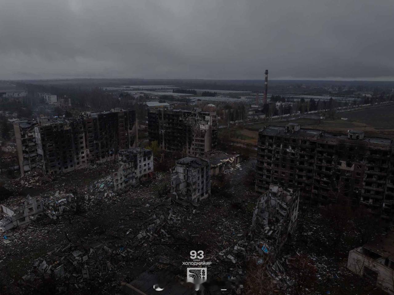 康斯坦丁诺夫卡市的部分区域已经严重损毁。