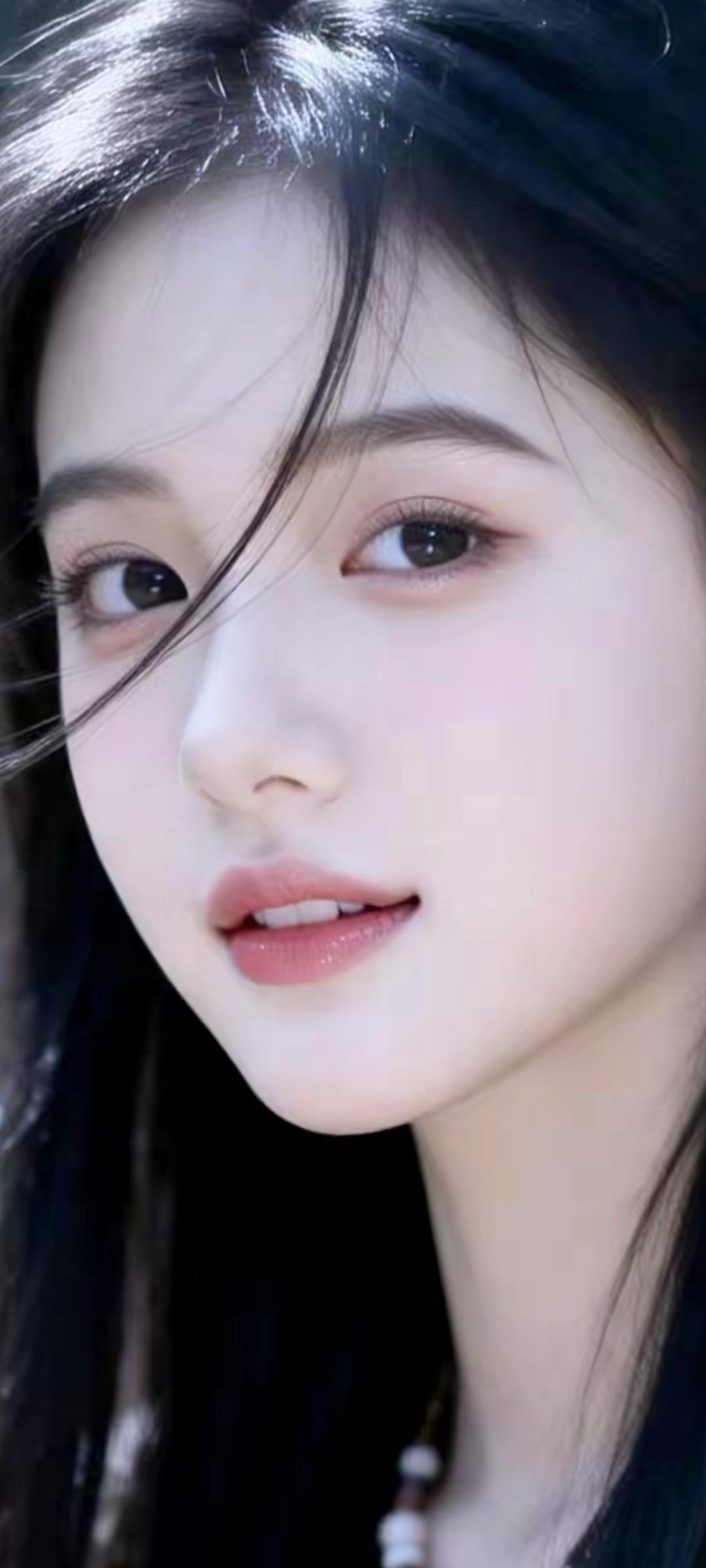 温柔甜美的少女，阳光下的动人微笑