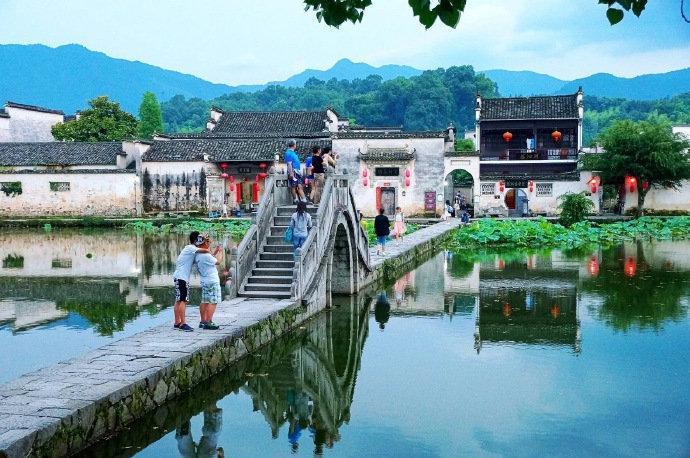 宏村，无论从什么角度，什么时间，都是宁静而美好的，美得像一幅水墨画！​​​​