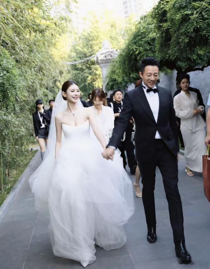 汪小菲婚房首曝光！院子超大装修豪华，烤全羊招待马筱梅娘家人！！！​​​