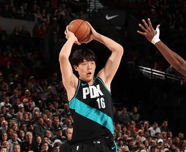 没想到杨瀚森这么快就超过了周琦在NBA的得分，算上今天得到的8分，杨瀚森在NAB