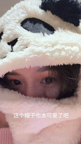 刘浩存这状态好像刚考上村官的大学生！蹲地摆叶子阵法，捡秋vlog朴实无华，这波操