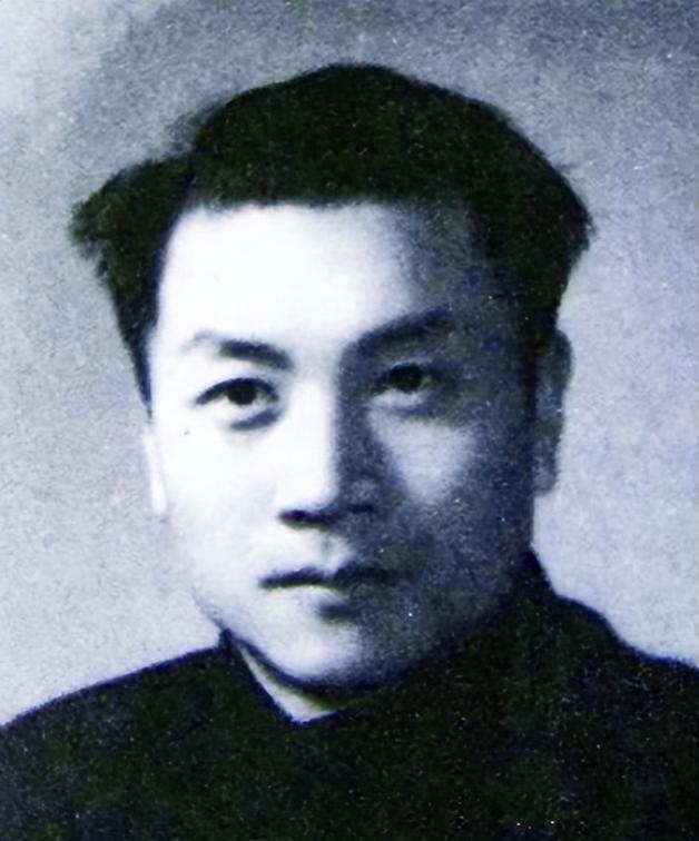 1944年，地下党员任远被俘。深夜，他轻声叫醒狱友，我重伤难治，日军已识破我身份