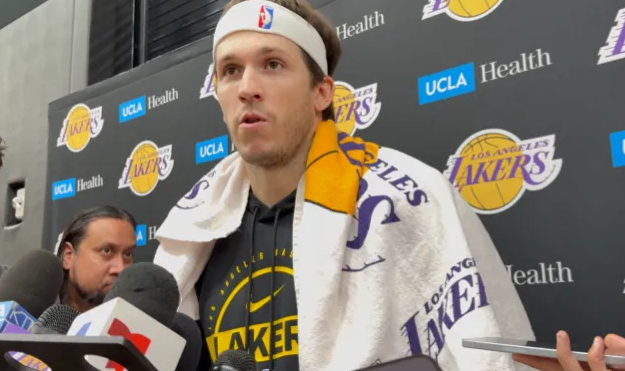 里夫斯今天接受了采访媒体采访，谈到令他四月份大部分时间缺阵的腹斜肌伤势。里夫斯