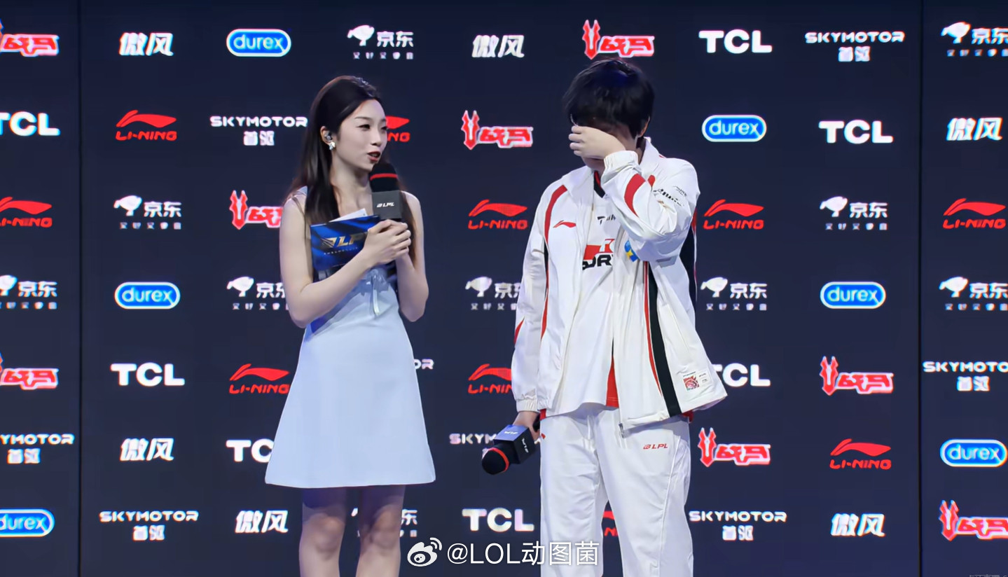 Tian采访落泪Tian赛后采访落泪Tian采访中，真情流露，潇洒落泪实在是压