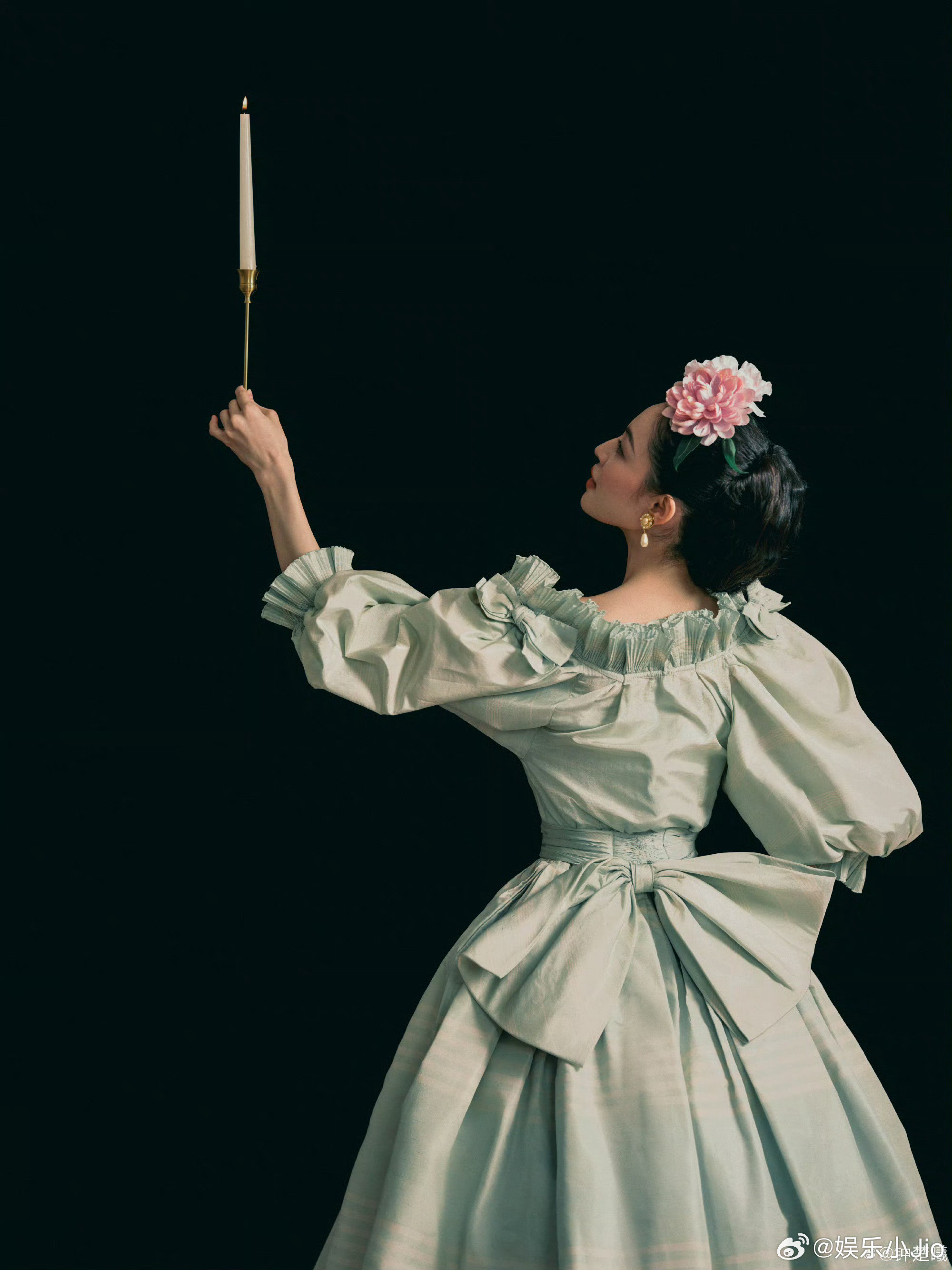 钟楚曦工作室的审美是内娱数一数二的了吧美成这样，油画少女就这么跑出来了​​​