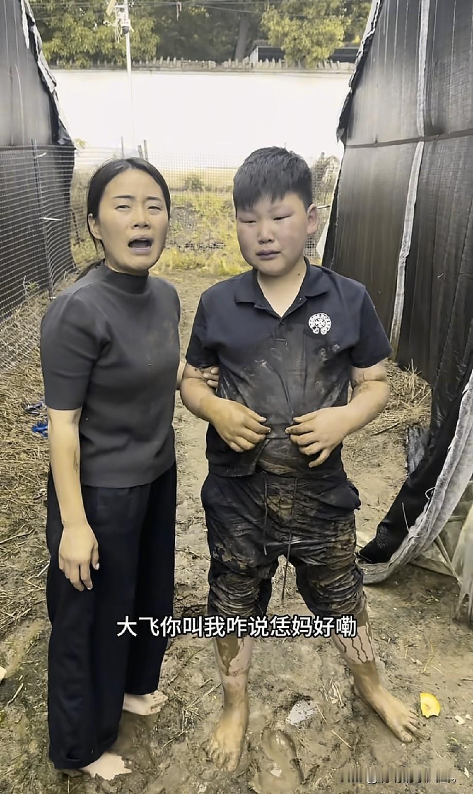 小故事！这刘二蛋记吃不记打，终于把瓜偷到手了。大飞和高锐他们拉着箱