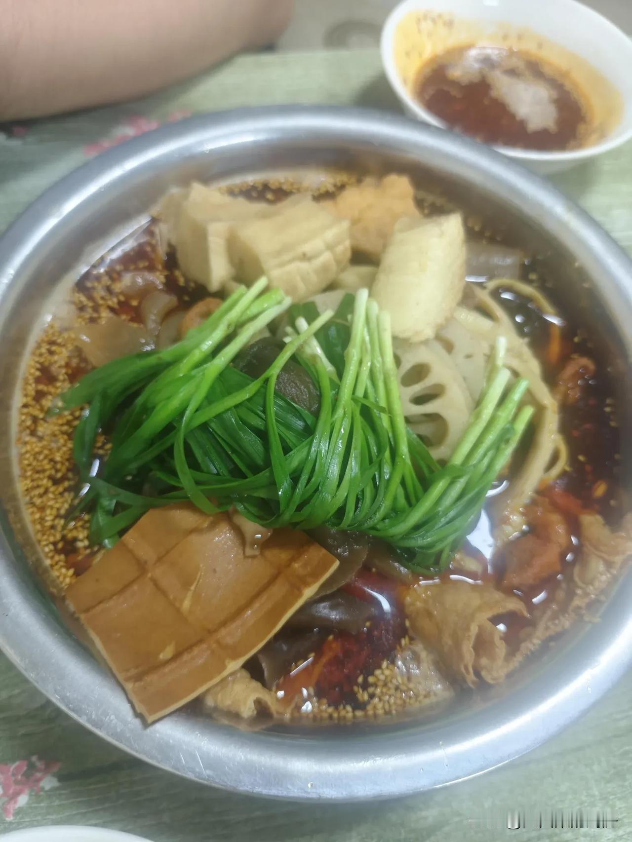 回家打卡三件套，酸辣粉串串+凉面+绵阳米粉一、酸辣粉的独特魅力酸辣粉那独特的