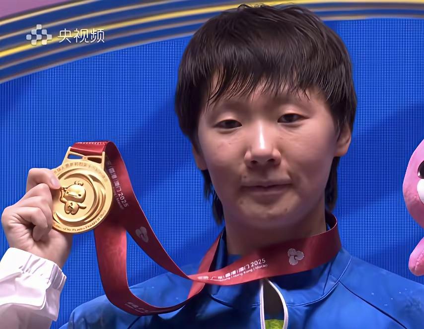 曼昱夺冠是其综合能力的具体体现！曼昱夺冠，恭喜；莎莎失冠，可惜。曼昱夺冠得益于