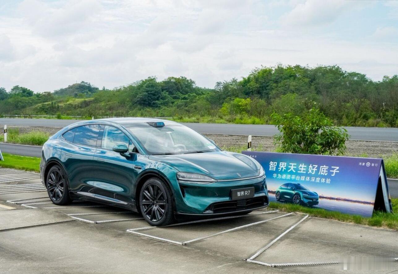 新能源时代，底盘的可靠性决定了一辆车的整体驾乘感受，更衡量着车子的安全性能。智界