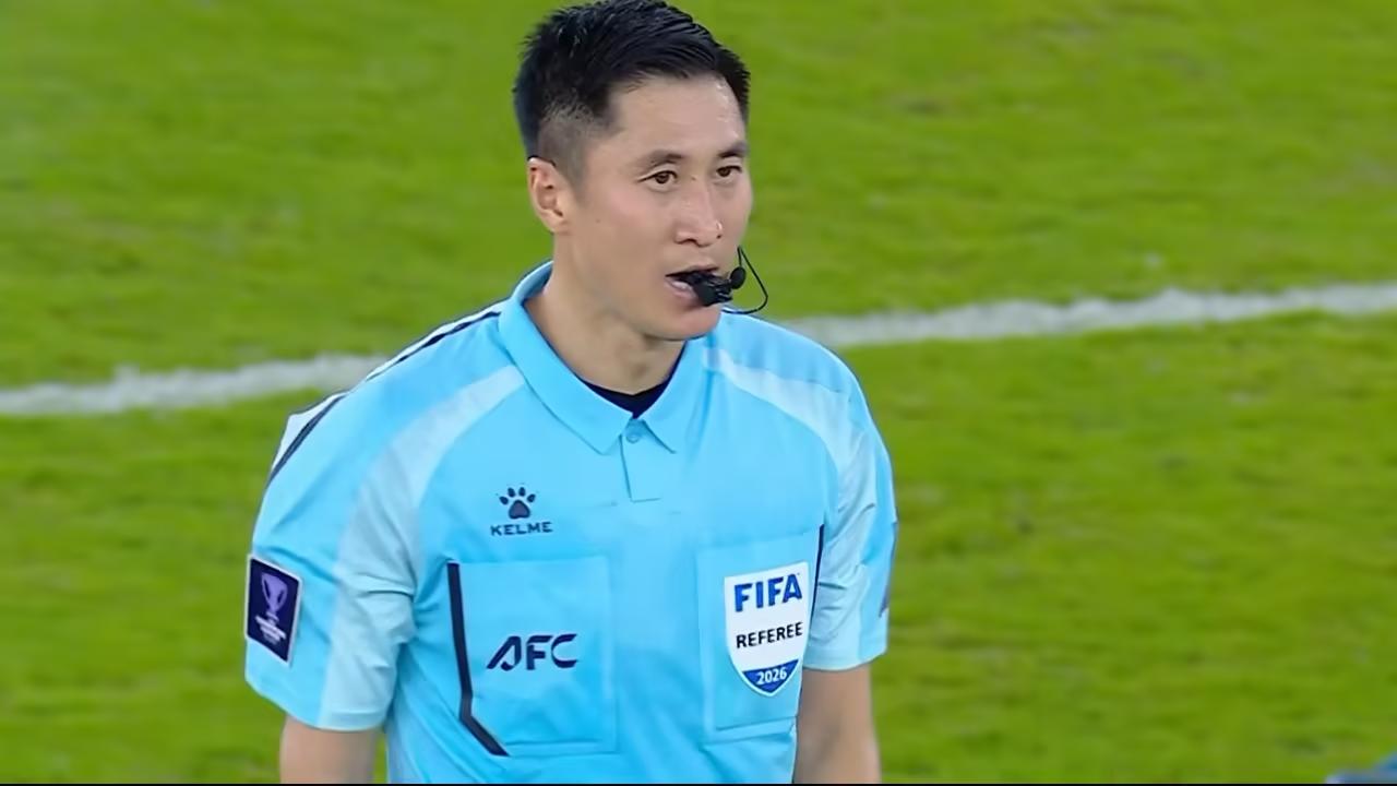 《北青体育》针对沙特媒体称马宁被赶回来取消有可能执法决赛资格的事做出了澄清，北青