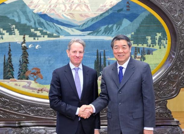 急了，美国派人来华 北京时间1月12日，中国国务院副总理何立峰会见美国前财长