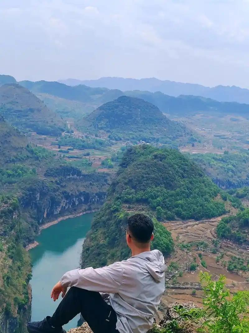 感情里最珍贵的，从不是轰轰烈烈的誓言刷到过一个扎心提问：“为什么我们总在婚