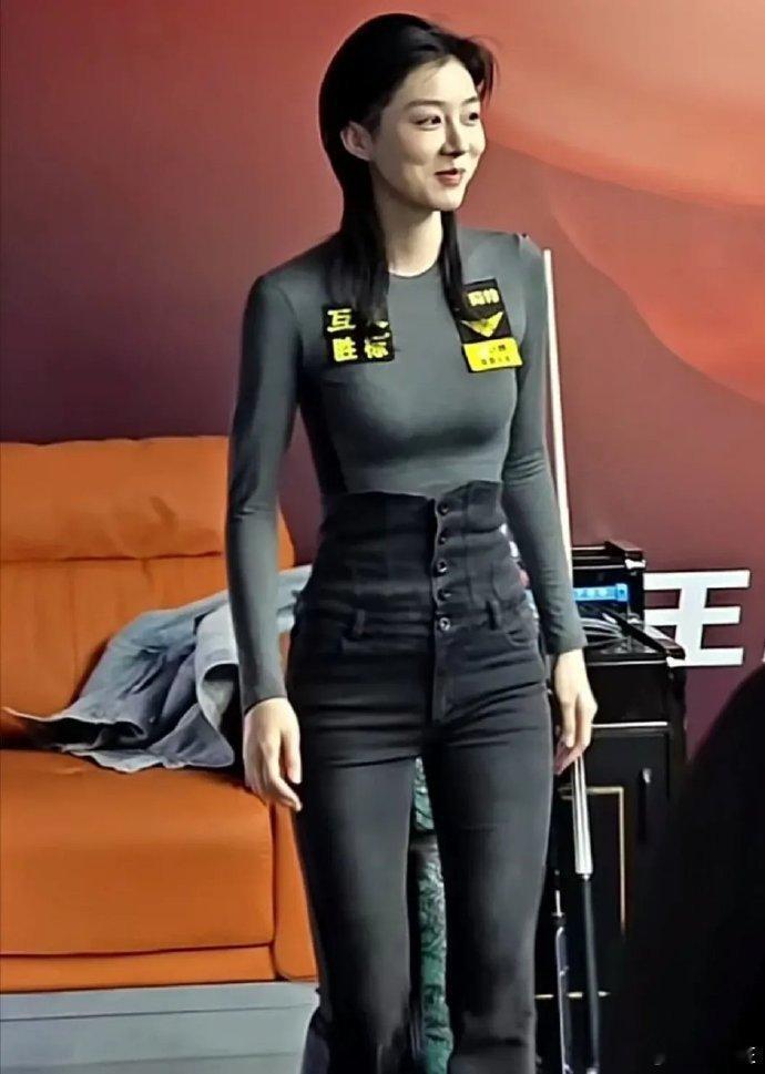 五个扣子都扣上了。。。。​​​