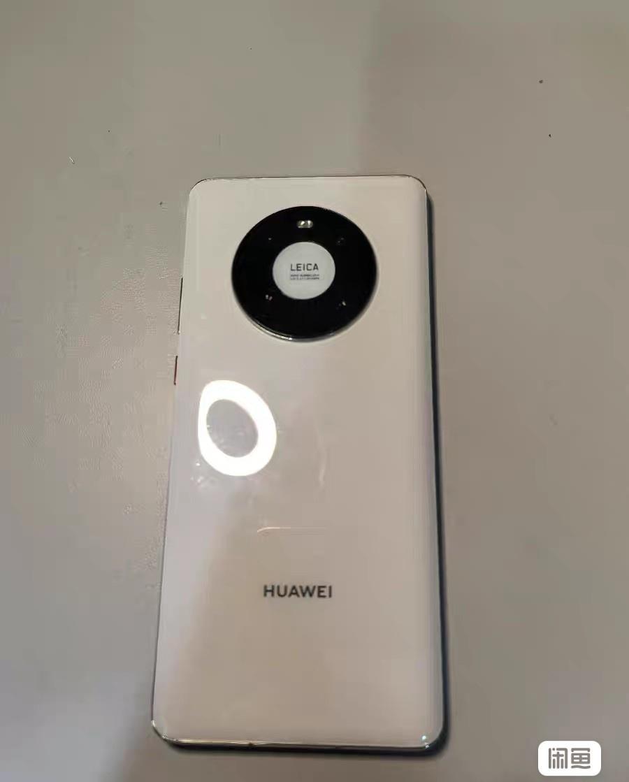 mate40标准版8+256全原装，屏幕显示完美有划痕，中框有两处磕碰，充电口轻