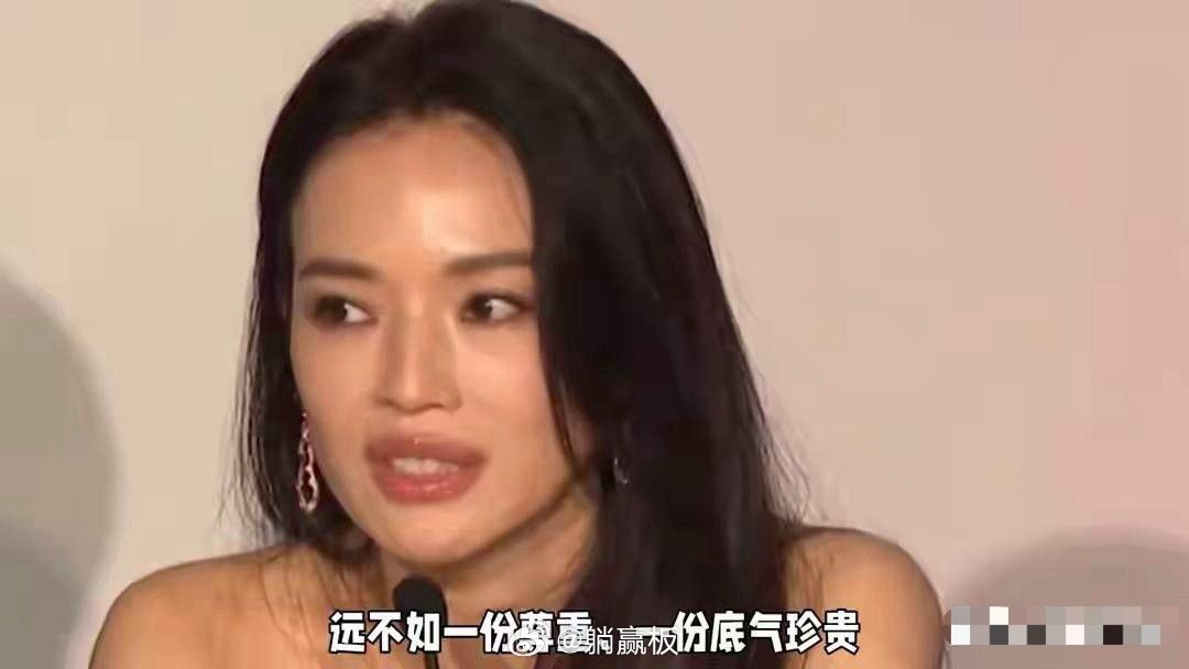 王晶，冲上热搜！3月20日，导演王晶爆料：90年代末，有人愿花100万请舒淇吃饭