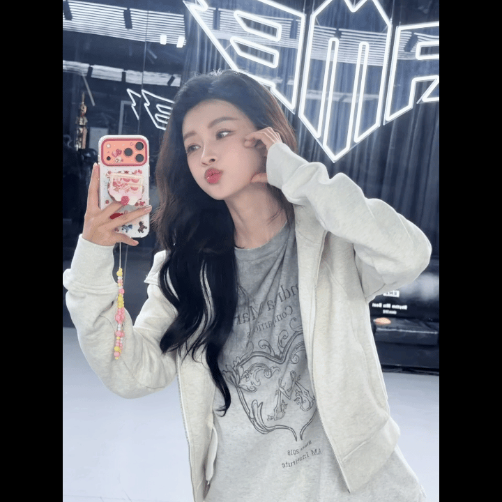 孙怡唱歌会跑调但不会跑掉孙怡乘风把唱跳当个事办家人们，孙怡唱歌跑调堪称一绝，每次