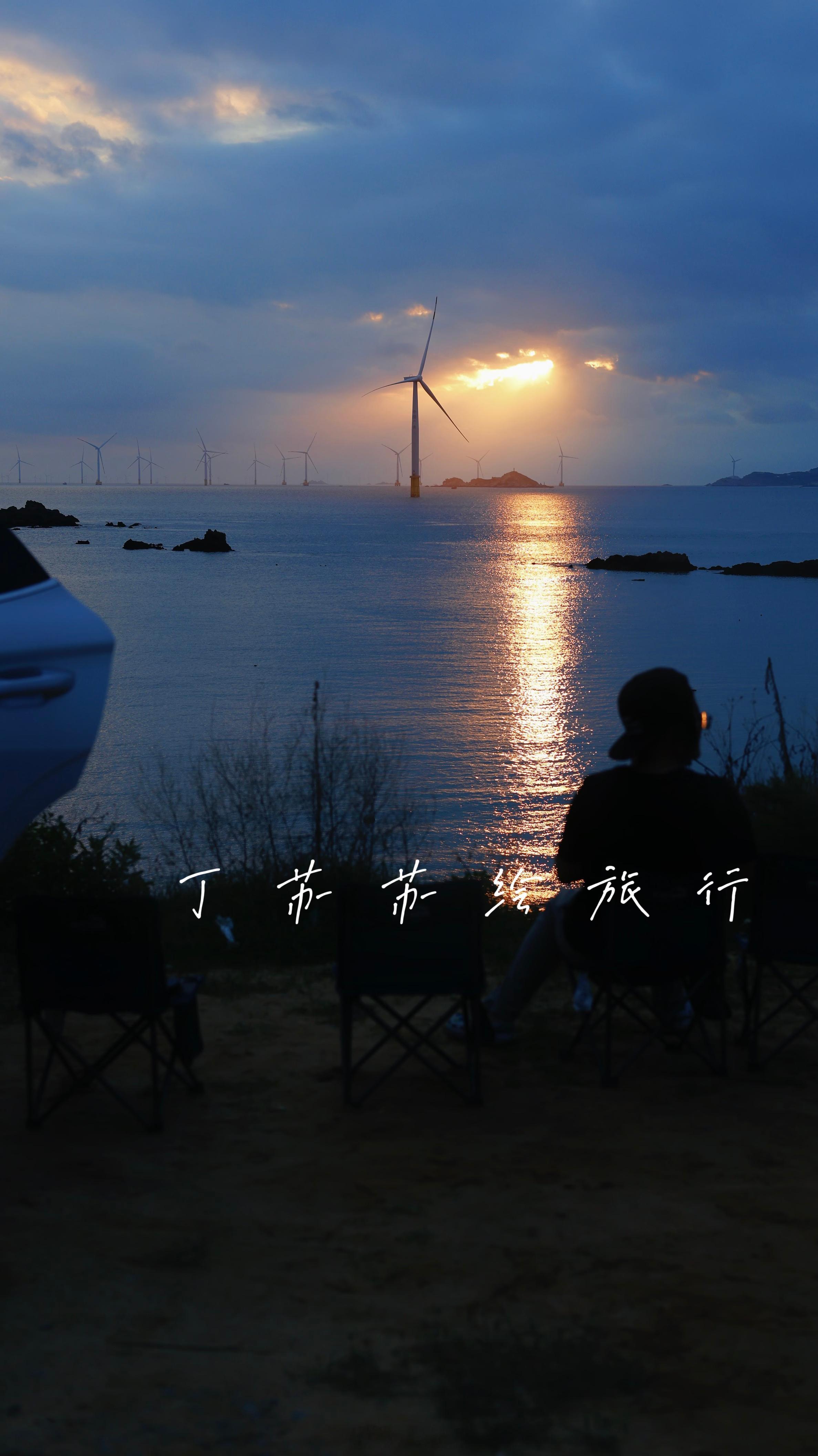 度假去平潭又近又好玩星辰大海浪漫平潭福建平潭月举村位于大练岛，堤坝上的田边是一个
