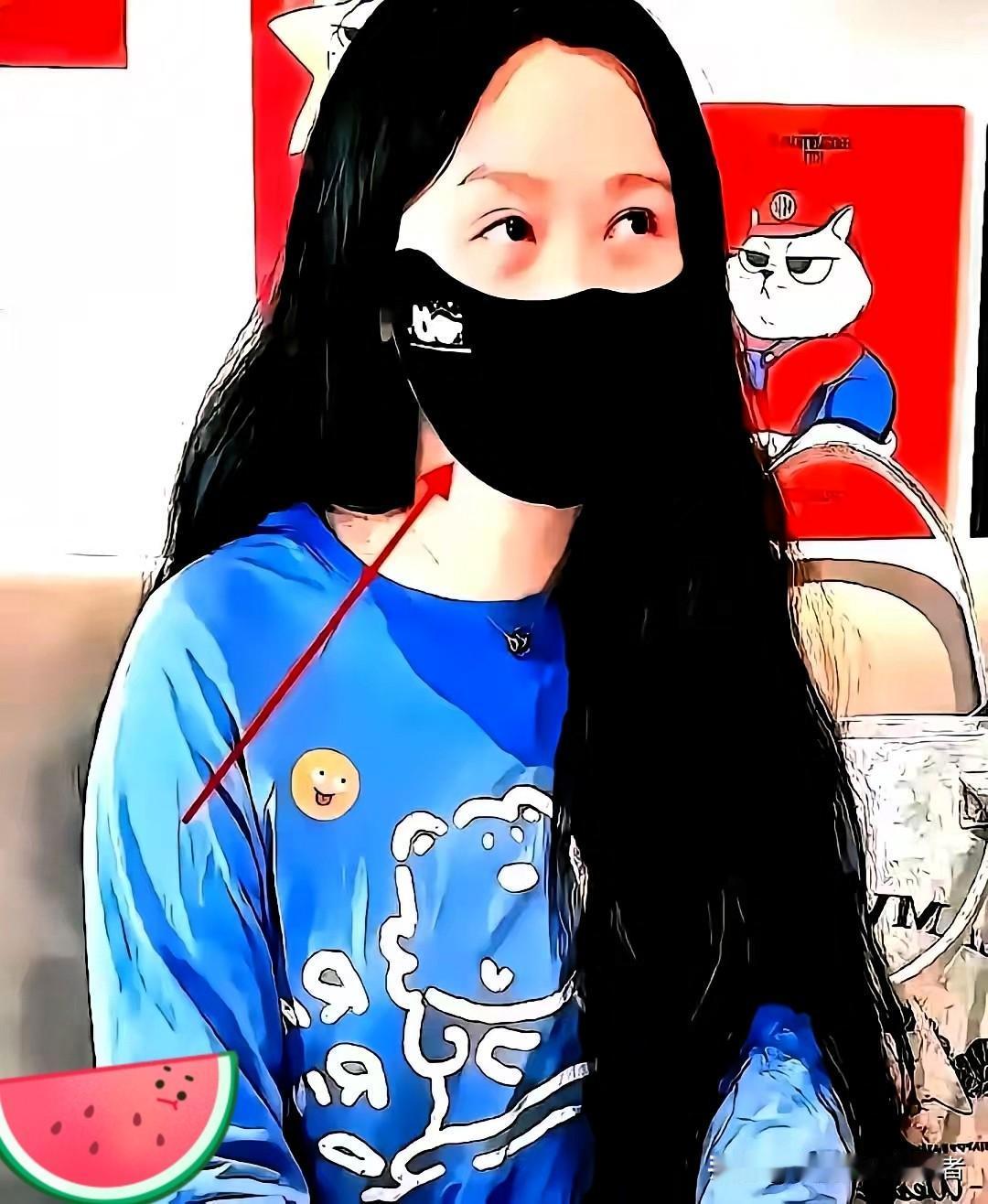 昨晚小区群里炸锅，一段监控把大家看懵了：快递员刚拐进单元口，一条黑狗嗖地蹿出，直