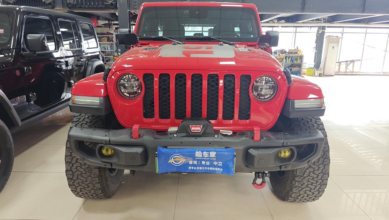 都是硬派越野，很多车只在城里跑，而大部分牧马人都往野外跑！前两天帮粉丝验了一台