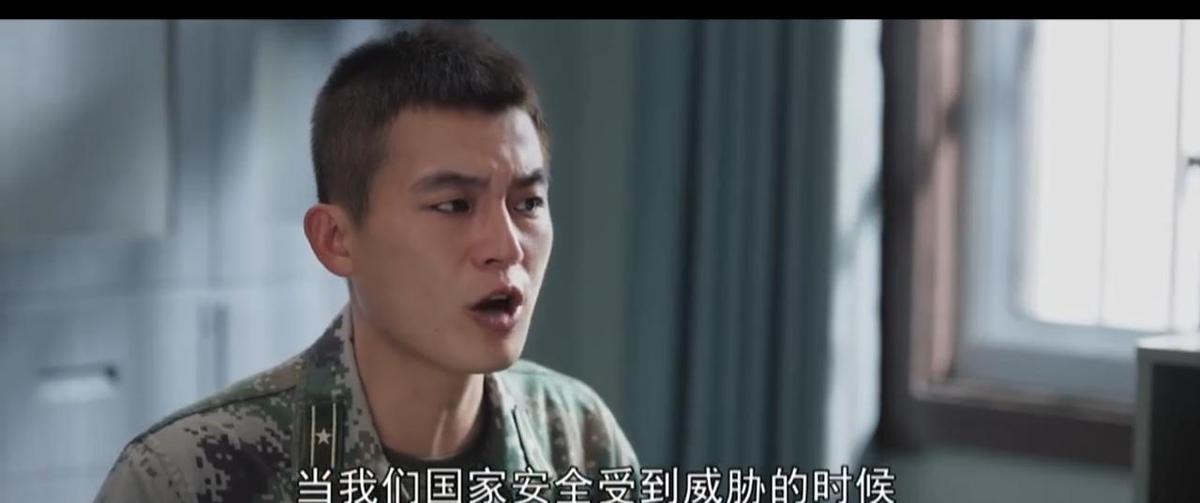 复盘会那场戏。索建安把所有责任往郭子剑身上推，说他不听指挥，说他擅自行动导致演
