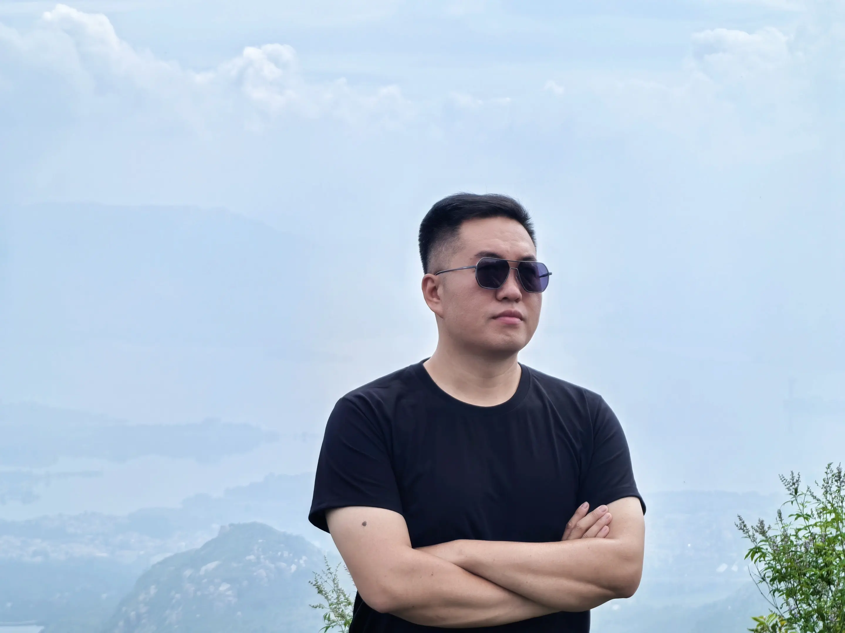 最近过的还好吗 明天就立秋了 等我们见面该穿长袖了 但我们不会再见了