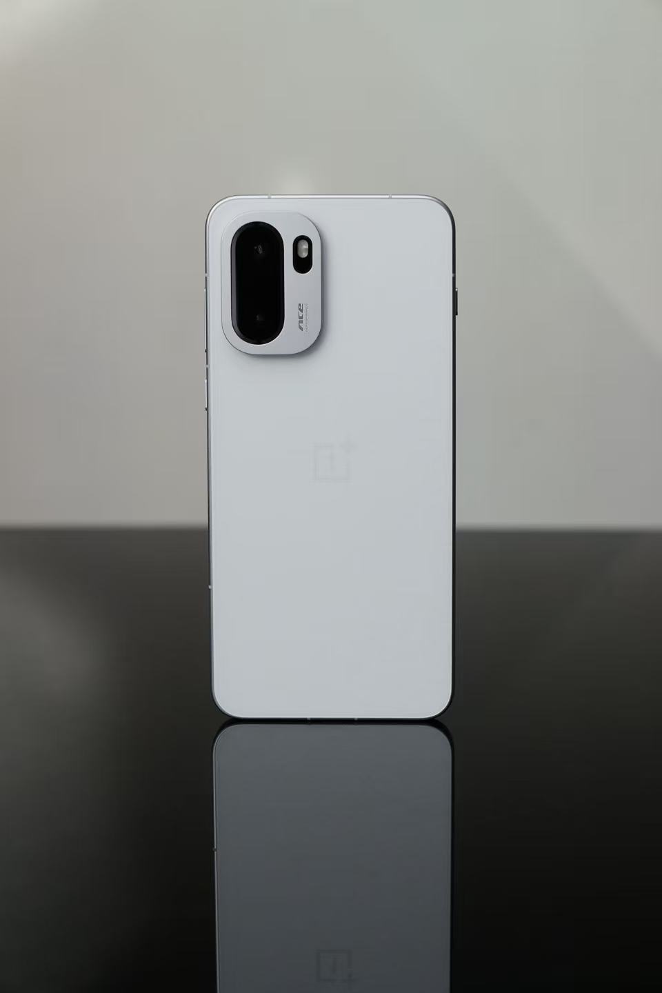 一加Ace6的竞争力其实很明显，同档唯一的165Hz超高刷，还有165超高帧主流