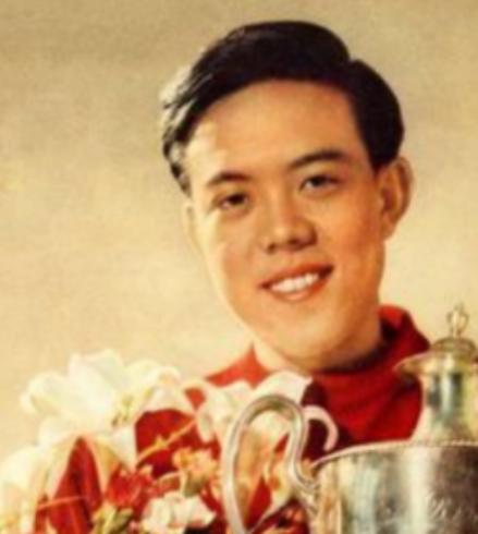 1968年6月21日，容国团的尸体在一棵树下被人发现，他的上衣口袋中，有一个纸条