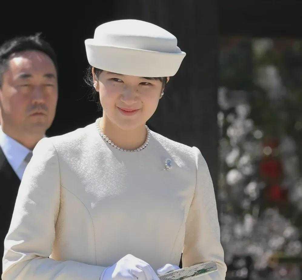皇室纯爱故事！爱子公主与竹马约会，民众纷纷支持日媒拍到爱子公主与青梅竹马一同出