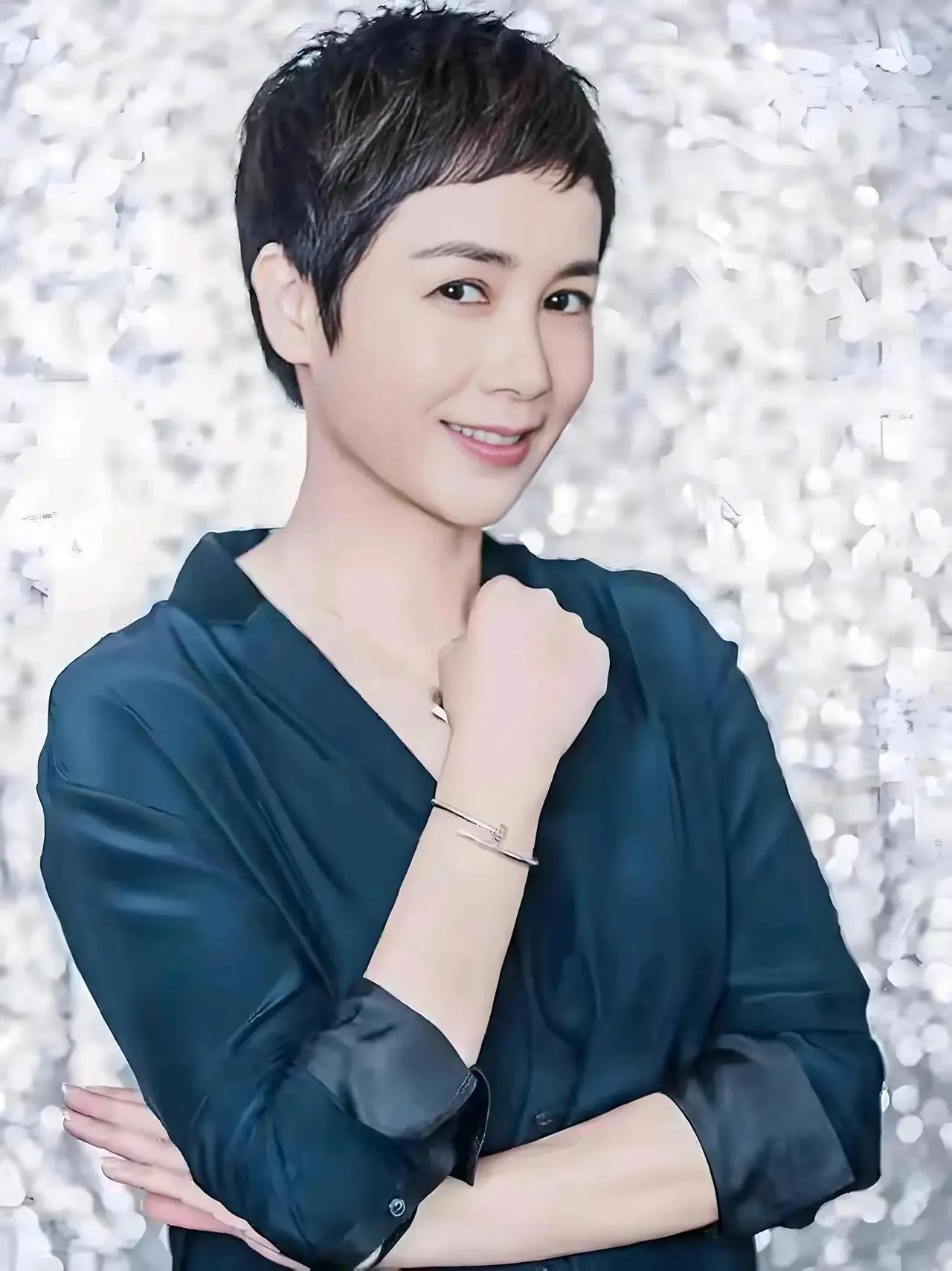 1993年，顾长卫娶了小12岁的女神蒋雯丽，可不到两年，便和张静初闹出绯闻，蒋雯